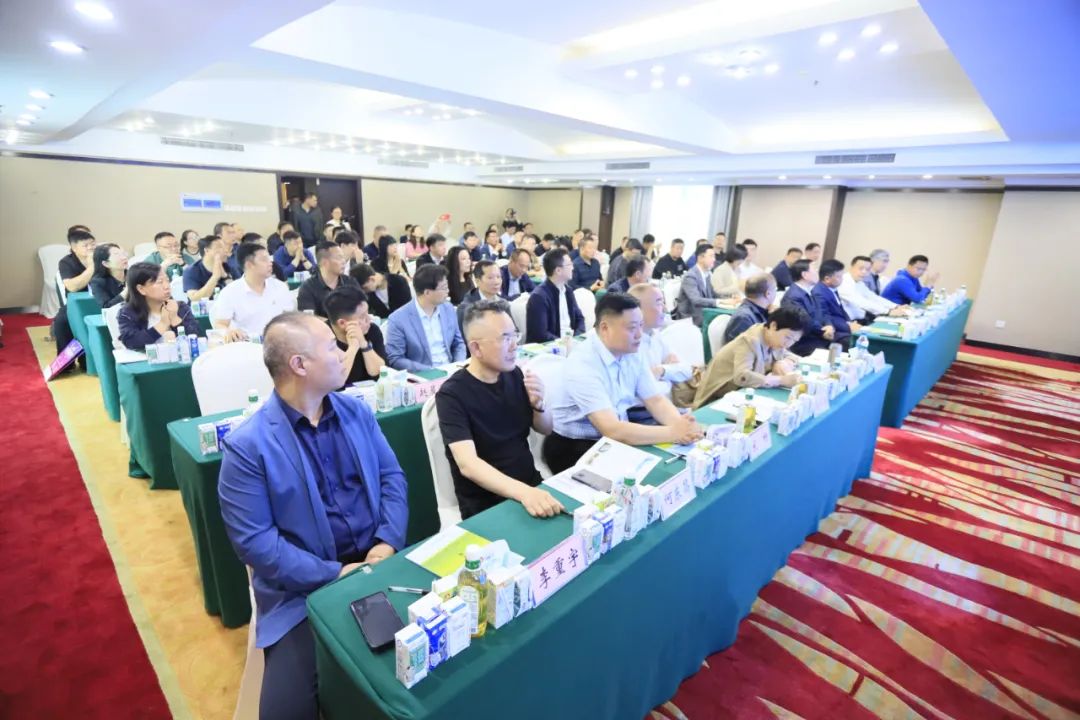 河南省2024國家“學(xué)生飲用奶計(jì)劃”推廣工作推進(jìn)會(huì)在鄭州成功舉辦！