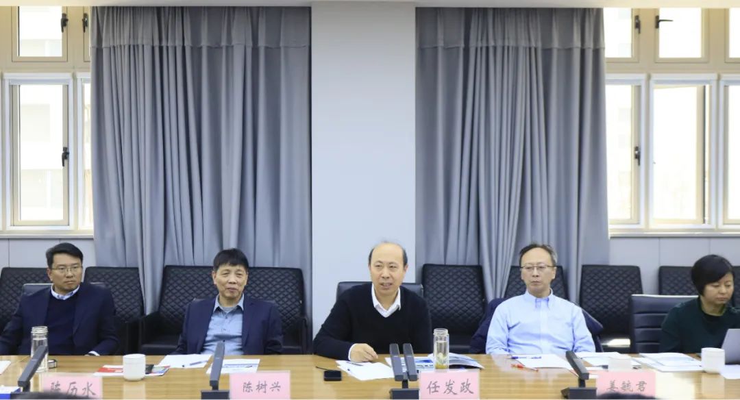 花花牛乳業(yè)集團黨委書記、董事長唐洪峰一行赴中原食品實驗室同中國工程院院士、中原食品實驗室主任任發(fā)政座談交流