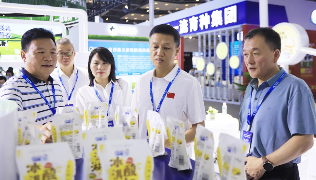 啟航新征程 點亮新賽道丨花花牛乳業(yè)集團(tuán)參加第十四屆中國奶業(yè)大會暨D20峰會，榮獲“中國乳制品生產(chǎn)企業(yè)現(xiàn)代化等級5A級”評定殊榮