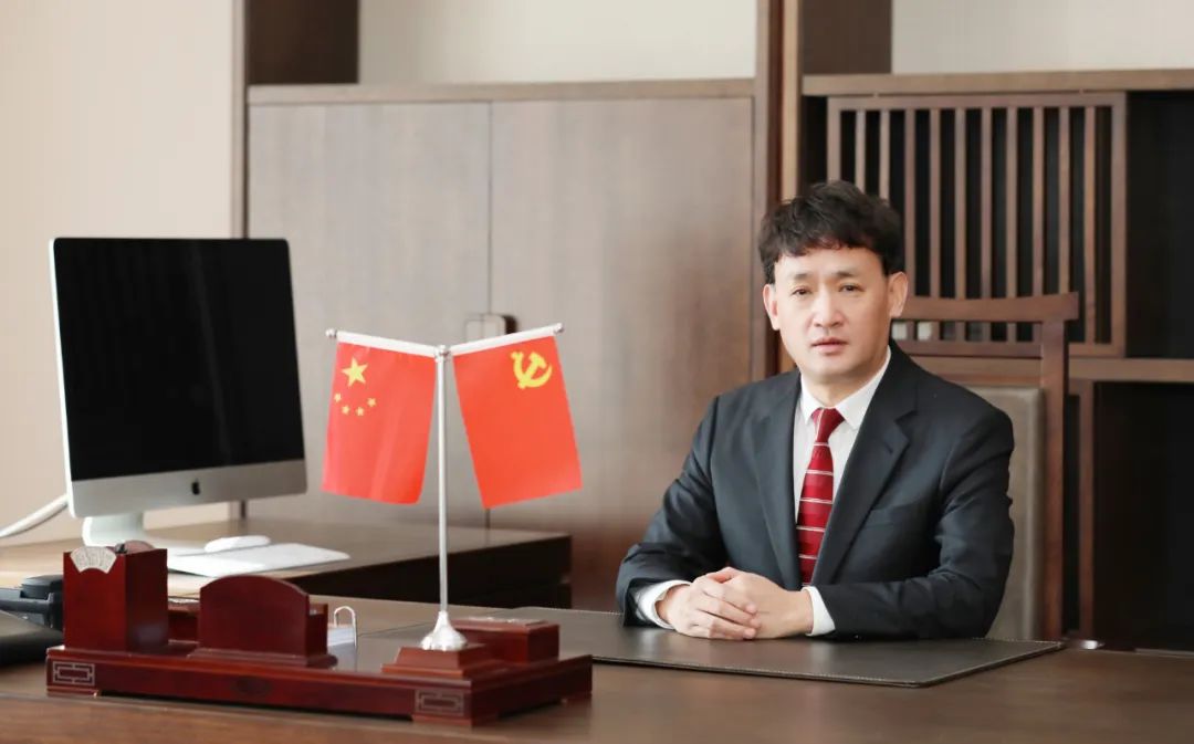 雙雙獲獎 喜事連連｜ 花花牛乳業(yè)集團榮獲“河南省知名品牌”獎，董事長關(guān)曉彥榮膺“2022年度品牌人物”