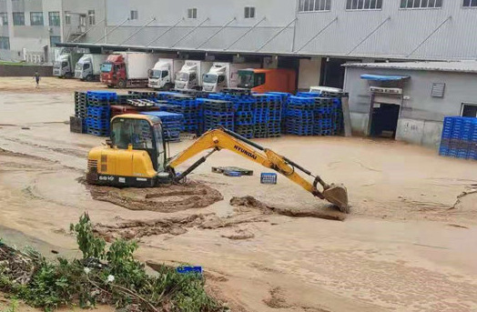 微光匯聚、風(fēng)雨同舟，我們一起扛！