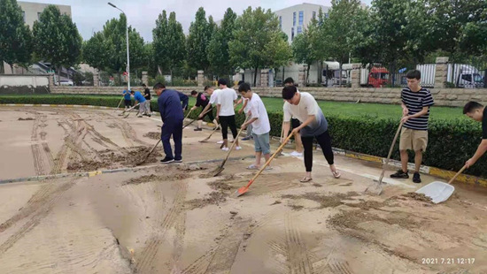 微光匯聚、風(fēng)雨同舟，我們一起扛！
