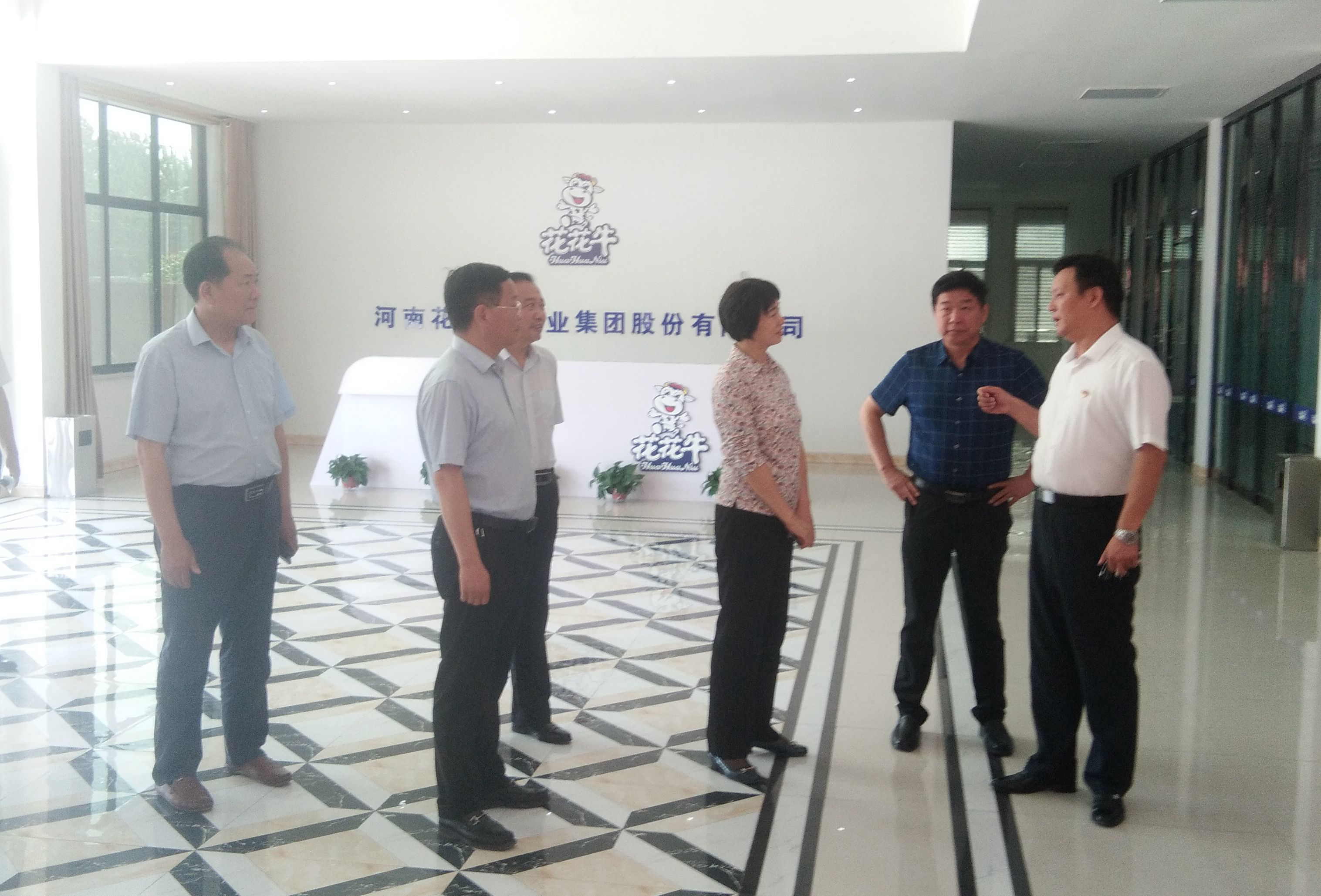 駐馬店市委常委、統(tǒng)戰(zhàn)部長(zhǎng)姚新文 蒞臨花花牛乳業(yè)集團(tuán)總部調(diào)研