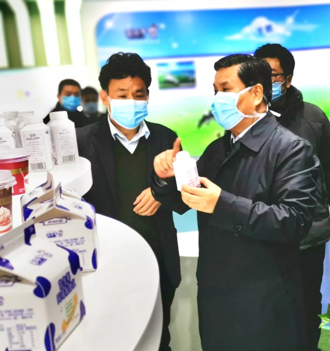 快訊丨河南省副省長武國定蒞臨花花牛乳業(yè)集團(tuán)調(diào)研重點保障企業(yè)復(fù)工復(fù)產(chǎn)情況