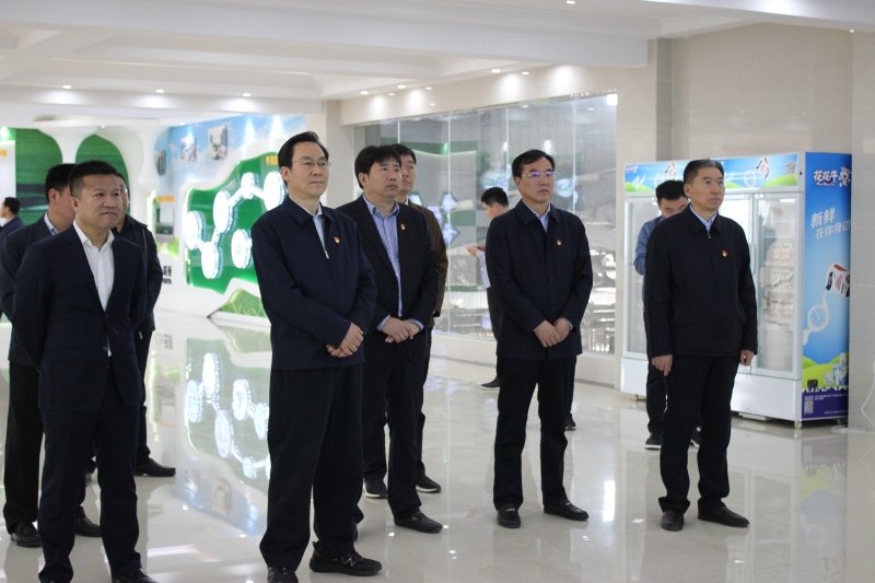 河南省委常委、組織部部長(zhǎng)孔昌生 蒞臨河南花花牛集團(tuán)魯山瑞亞牧業(yè)有限公司調(diào)研